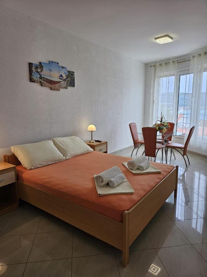 Apartmani Barnjak Trogir Eksteriør billede